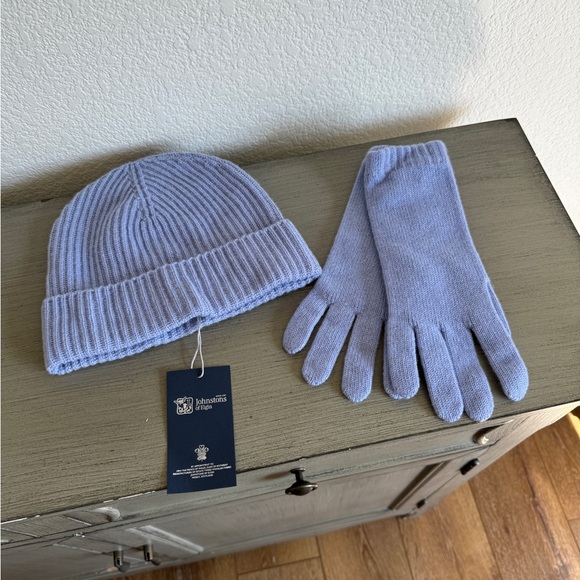 Johnstons of Elgin Lavender Cashmere Beanie and Gloves Set